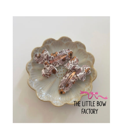 Retro bloom bow snap clip