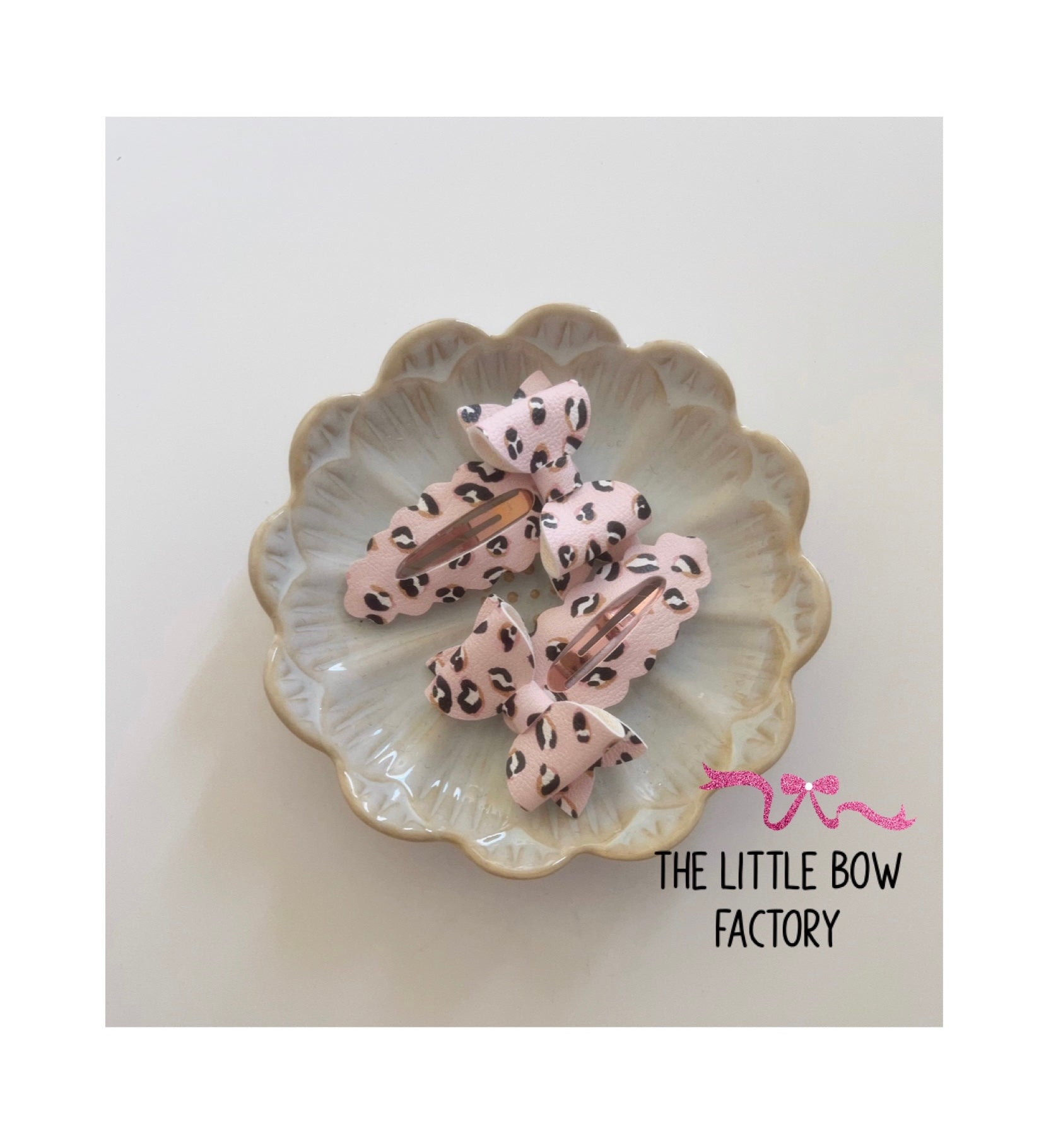 Leopard bow snap clip