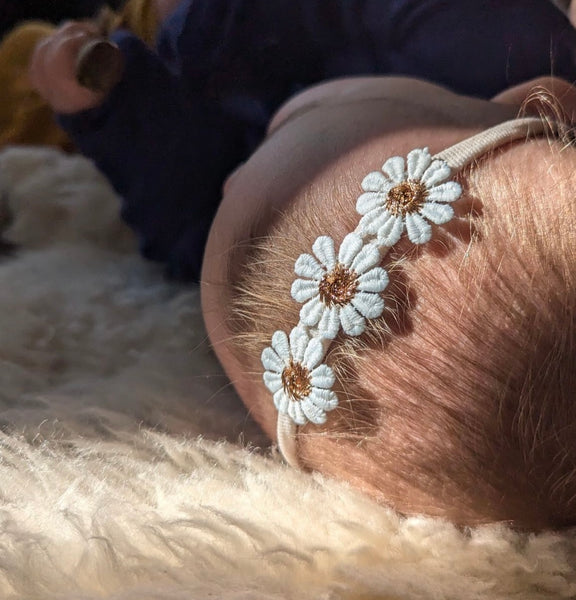 Neutral and bronze dainty lace daisy