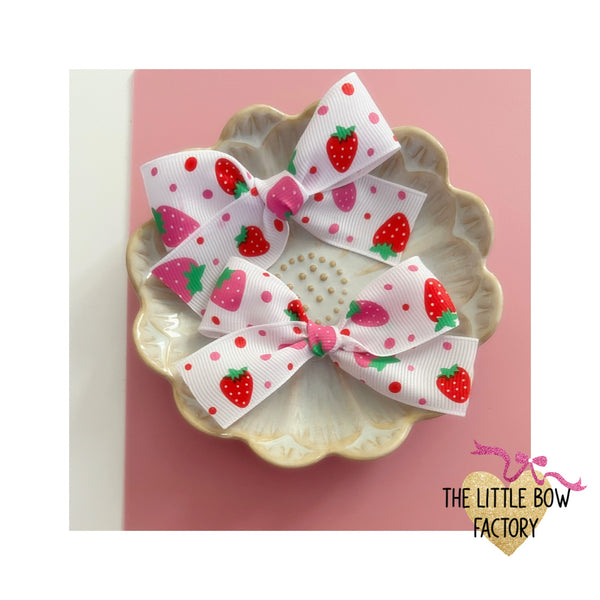 Pretty strawberry’s handtied bow